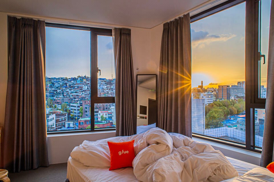 Hotel room overlooking a city
